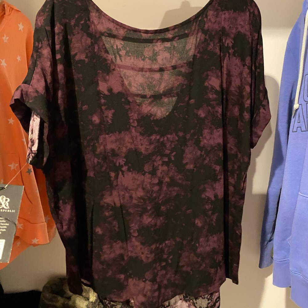 ROCK & REPUBLIC T SHIRT